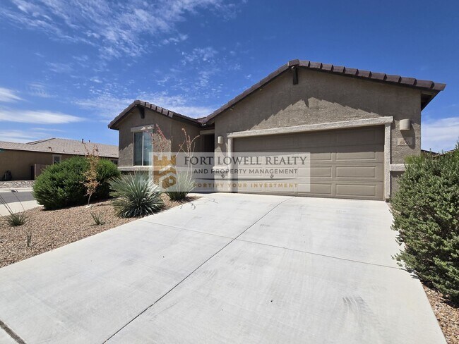 Building Photo - Modern 3 Bed / 2 Bath Home with Open Floor...
