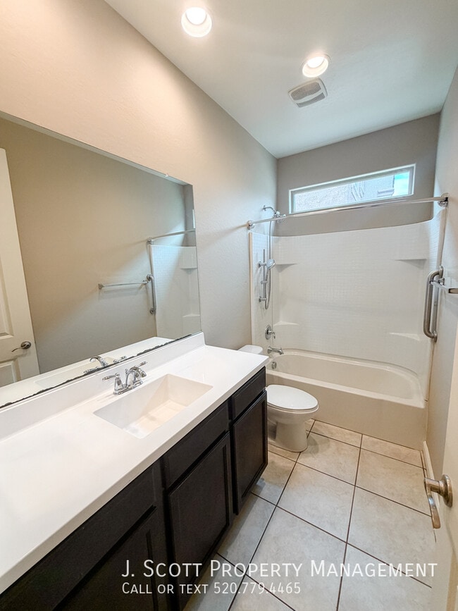 Building Photo - 9411 W Oregon Ave