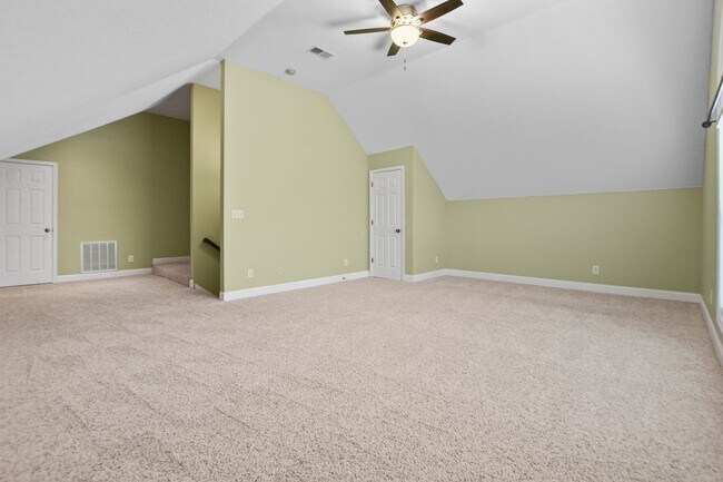 Building Photo - Dog Friendly Three Bedroom with Bonus!