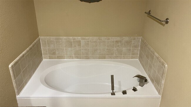 Building Photo - 6057 Yale St