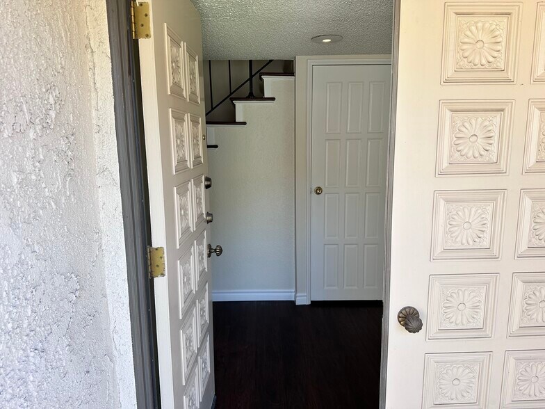 Building Photo - 3218 Tannencrest Dr
