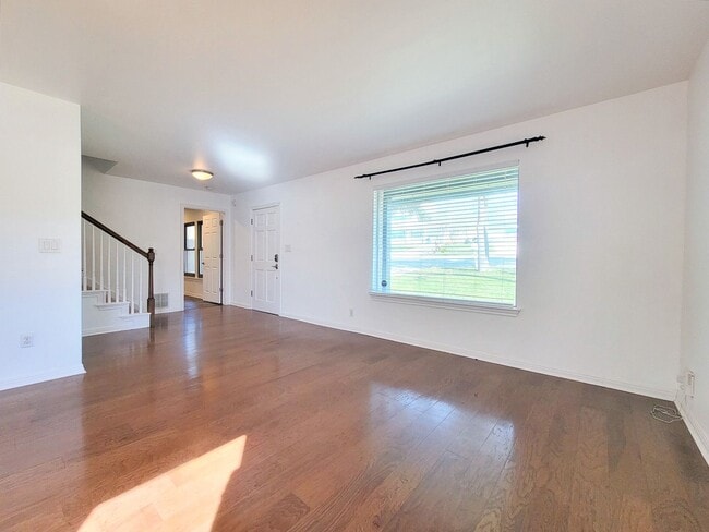 Building Photo - Spacious 4/BR 2.5/BA Two-Story Home with Fireplace & Huge Fenced Yard