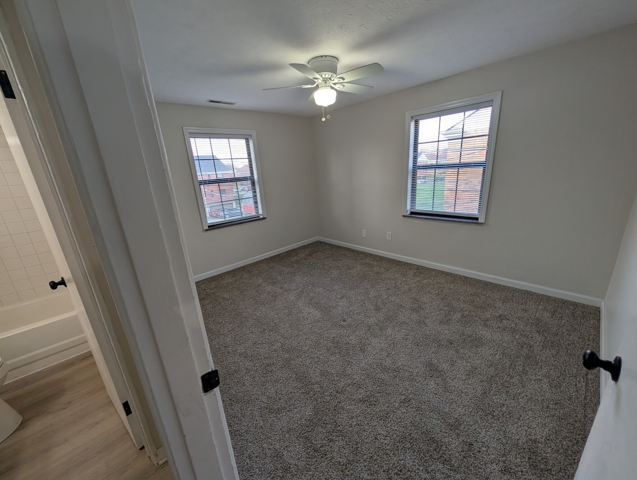 Building Photo - 515 Corona Ave