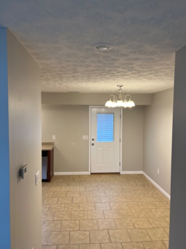 Building Photo - 10 Sugar Maple Ln