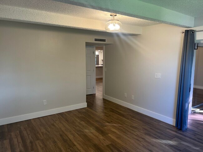 Building Photo - 10120 Boca Entrada Blvd