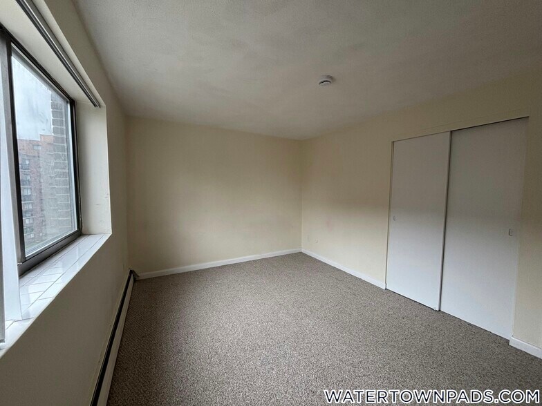 Building Photo - 24 Whites Ave