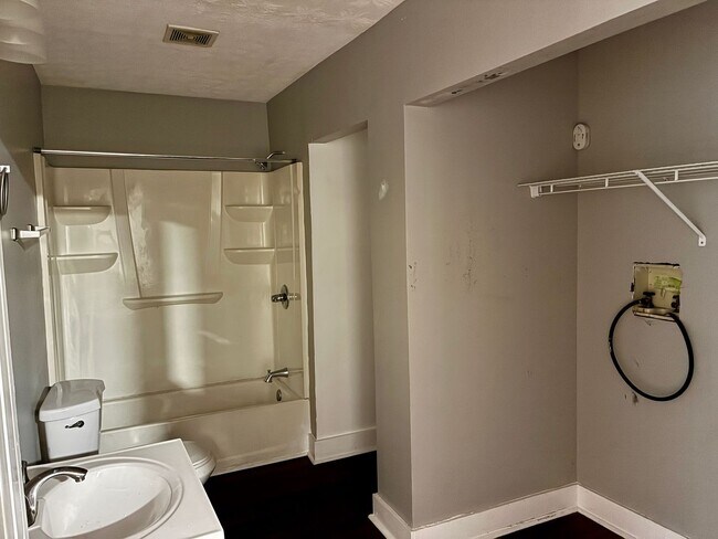 Building Photo - MOVE IN SPECIAL! $100 SECURITY DEPOSIT
