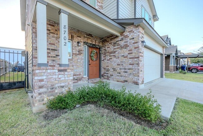 Building Photo - 8702 Shiloh Rock Dr
