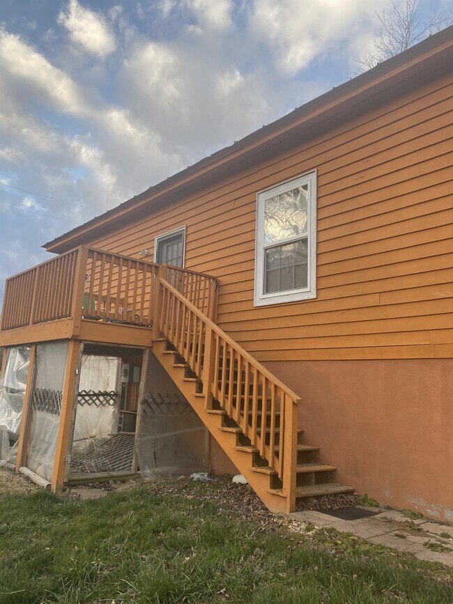 Building Photo - 727 Piney Creek School Rd