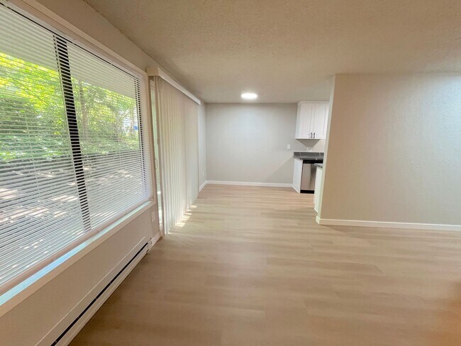 Building Photo - Ground Floor Two-Bedroom/One-Bathroom Cond...