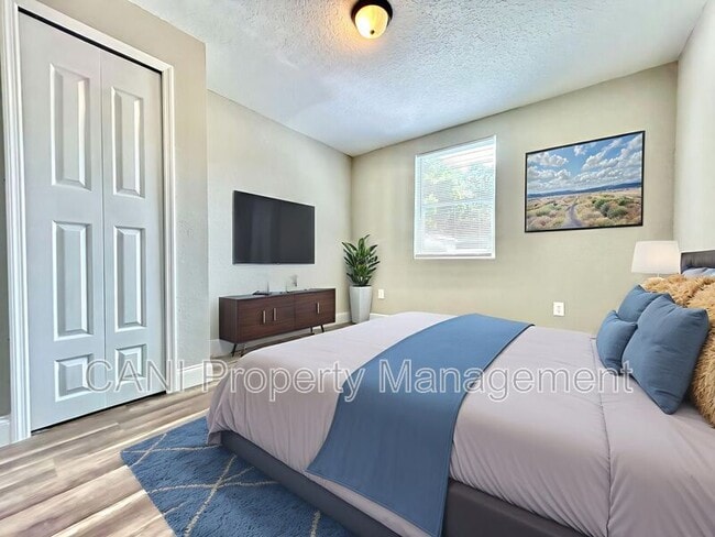 Building Photo - 418 Charles St