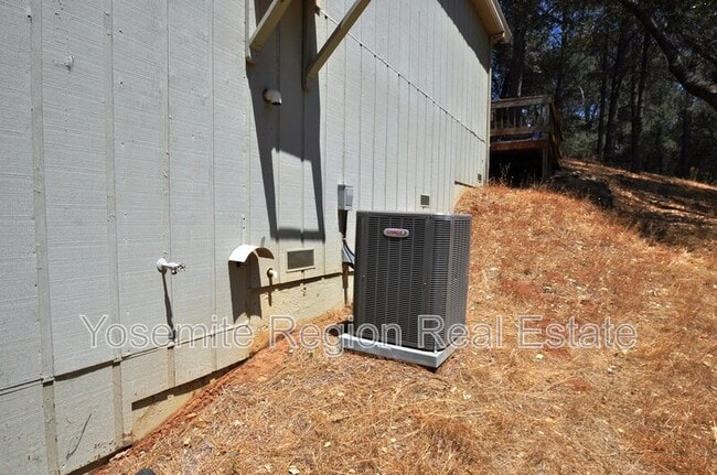 Building Photo - 20415 Pine Mountain Dr