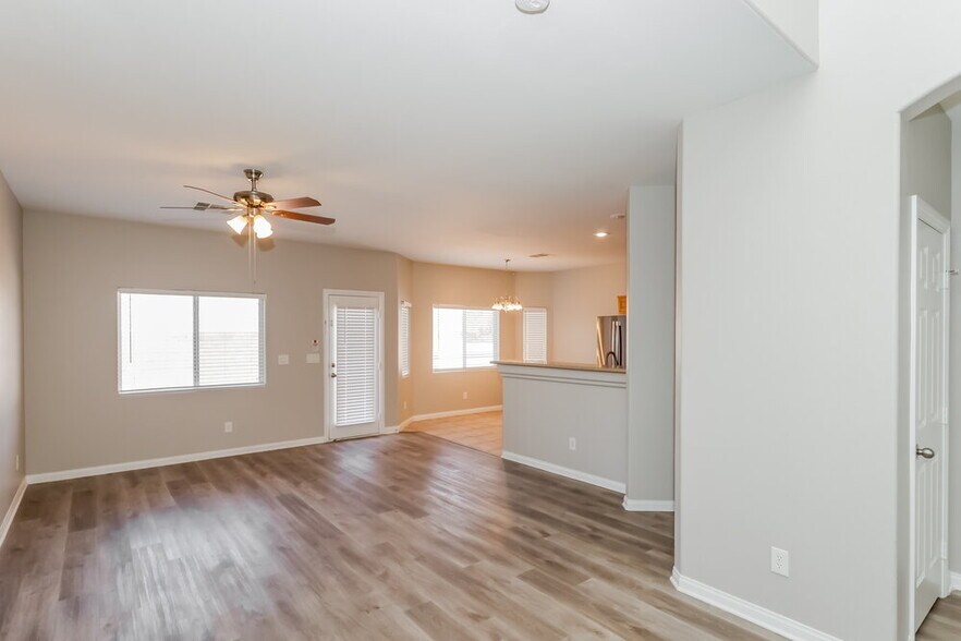 Building Photo - 8853 Red Fox Dr
