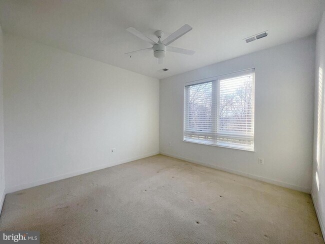 Building Photo - Luxurious Fairfax City 2 bed Condo