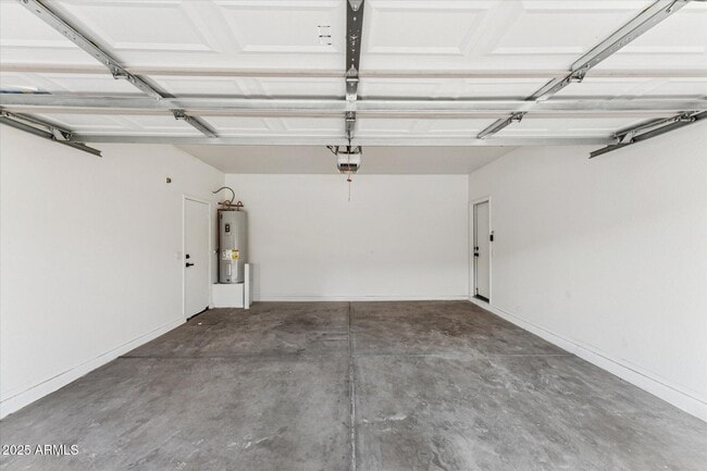 Building Photo - 9934 E Empress Ave