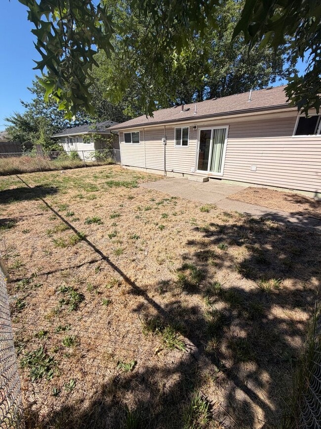 Building Photo - 1373 SE 27th Ave
