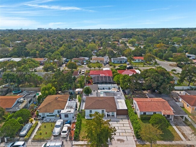 Building Photo - 920 NE 159th St