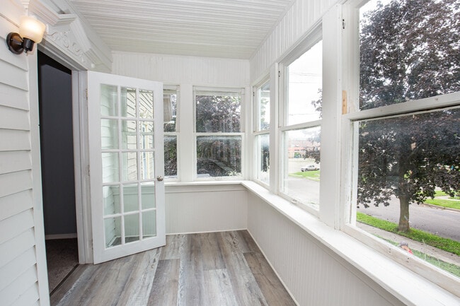 Building Photo - 399 S Division St