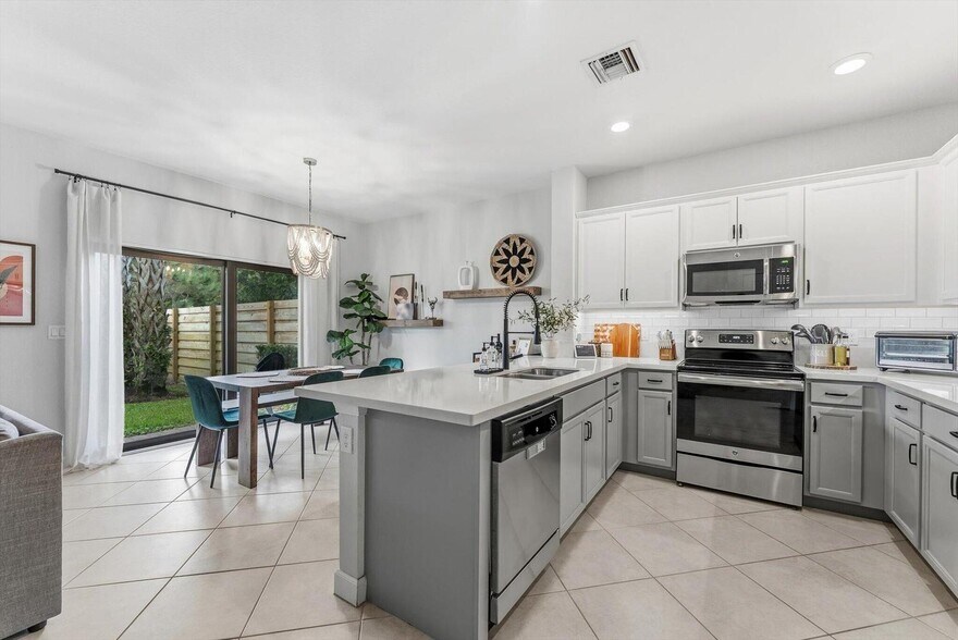 Building Photo - 4660 Silver Saw Ln