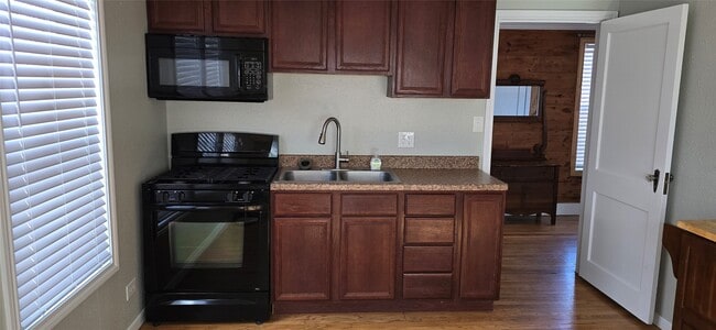 Building Photo - 1808 Avenue J