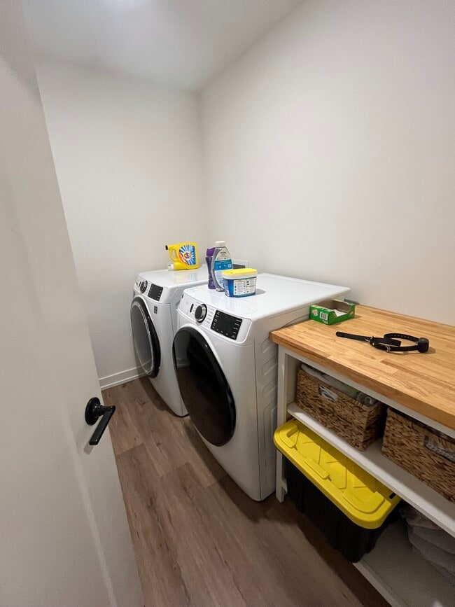 Building Photo - 2240 N Traveller Dr