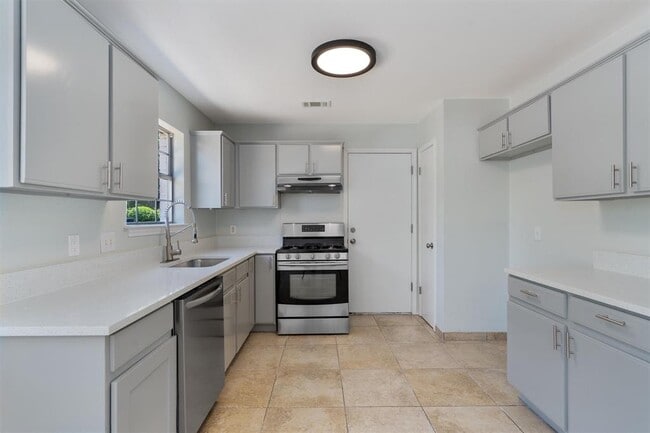 Building Photo - 6300 Crumley Ln