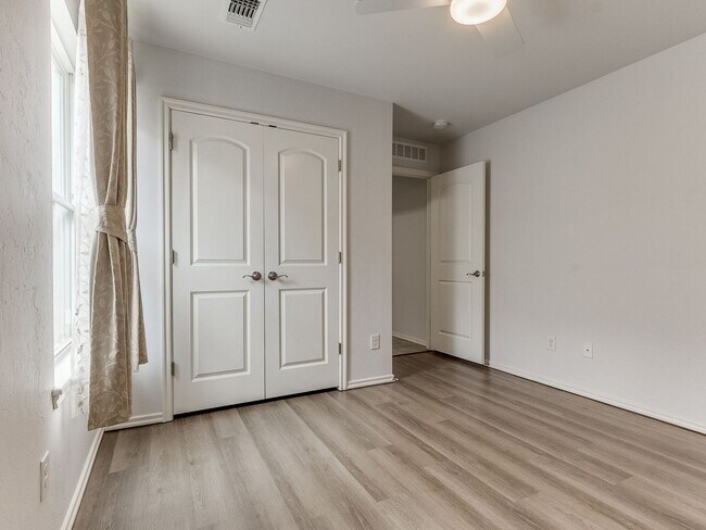 Building Photo - 15704 Caney Dr