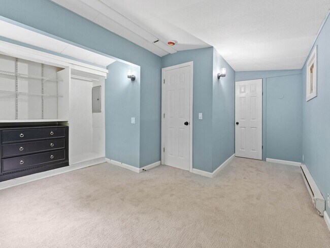 Building Photo - For Rent | Charming 2-Bedroom Home with Bonus Room & Screened-In Porch in Berlin