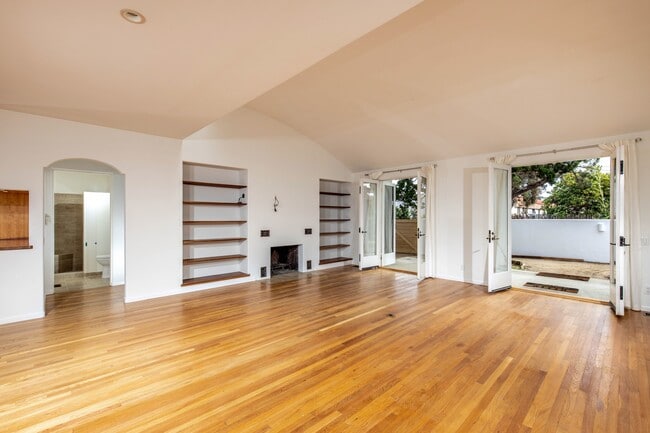 Building Photo - 1090 Devonshire Dr