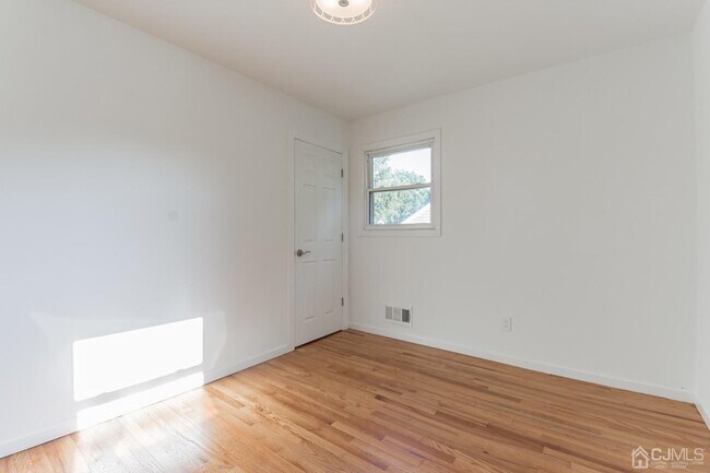 Building Photo - 21 Heathcote Ave