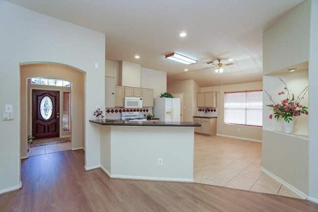 Building Photo - 13627 Mansor Dr