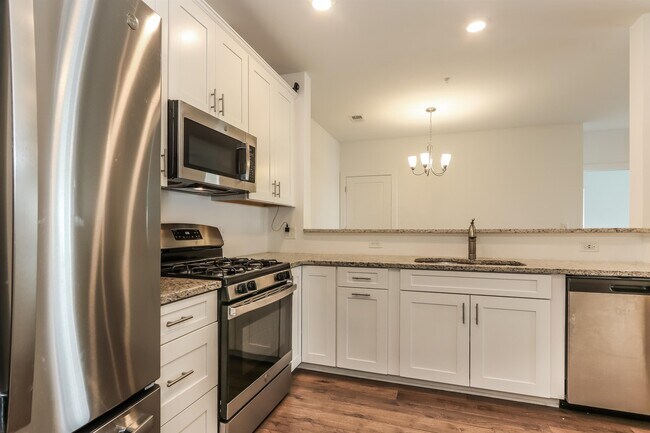 Building Photo - 827 Stiller Ln