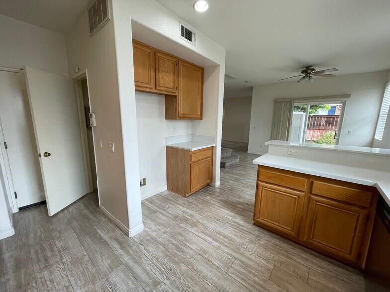 Building Photo - 2300 Jeans Ct