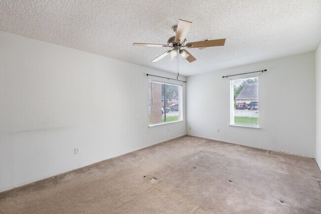 Building Photo - 16830 Spruce Run Dr