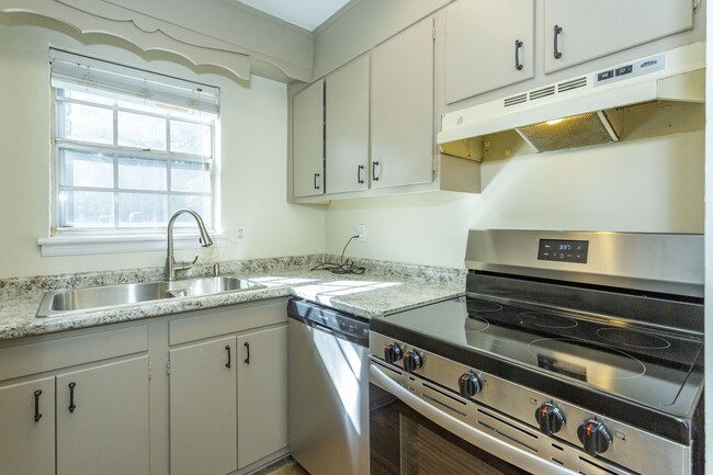 Building Photo - 2053 Montreat Cir