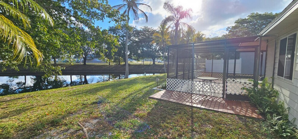 Building Photo - 1251 SW 84th Ter