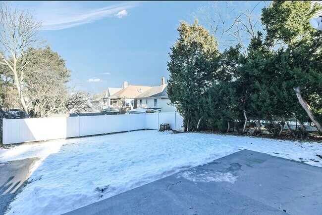 Building Photo - 58 Metropolitan Ave