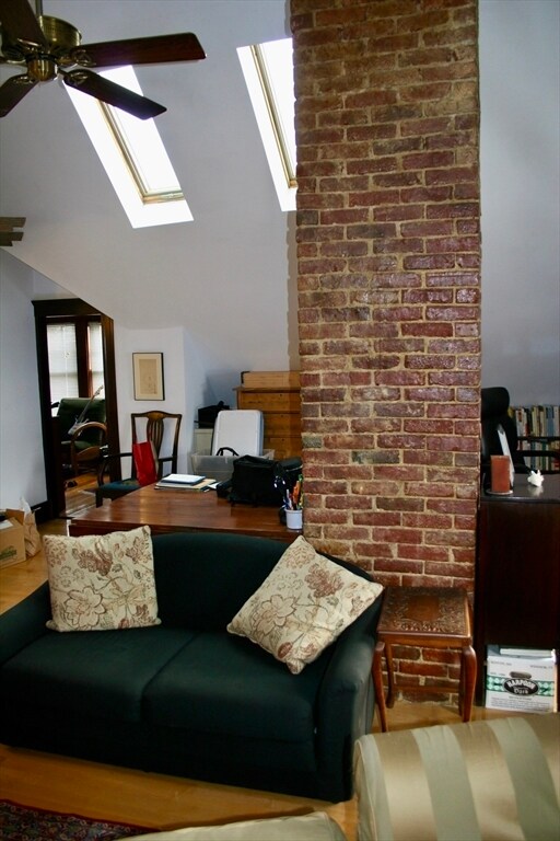 Building Photo - 40 Cushing St