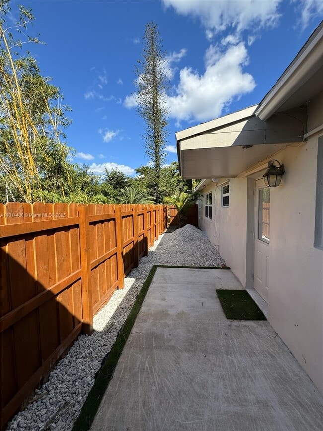 Primary Photo - 4071 SW 51st St