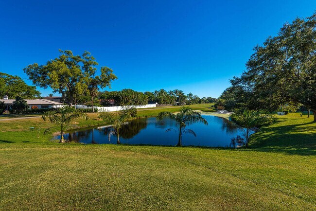 Building Photo - 4143 Palm Forest Dr N