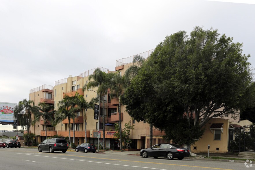 Building Photo - 1335 N La Brea Ave