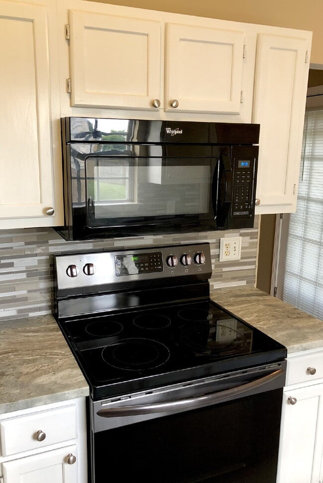 Building Photo - Updated Goodlettsville Home | 3BR with Deck, Fenced Yard & W/D Included