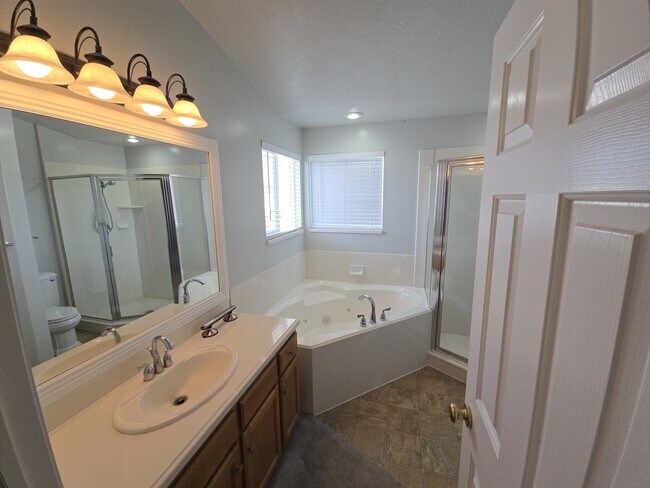 Building Photo - 1361 N 325 E