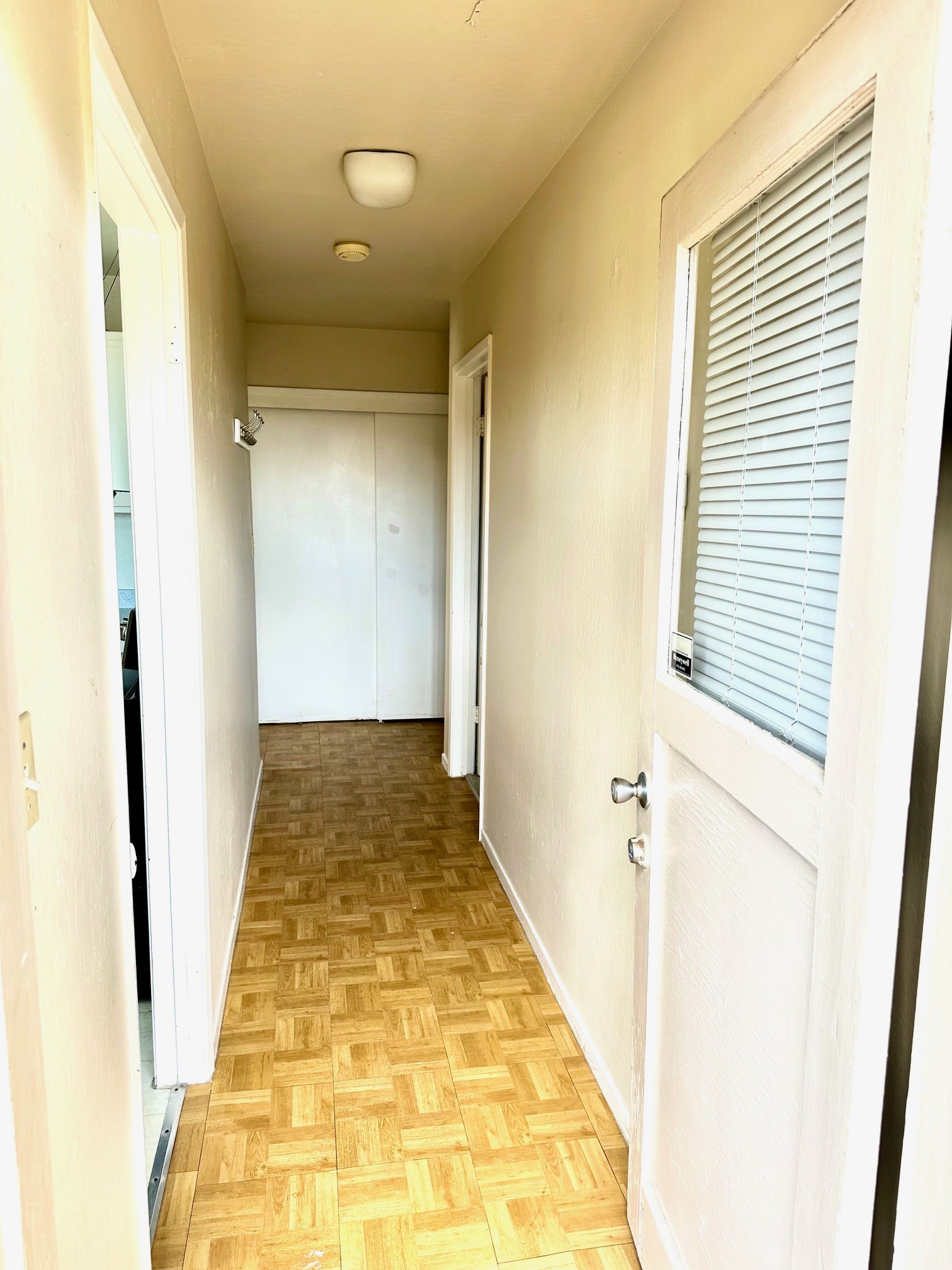 Building Photo - 733 Balra Dr