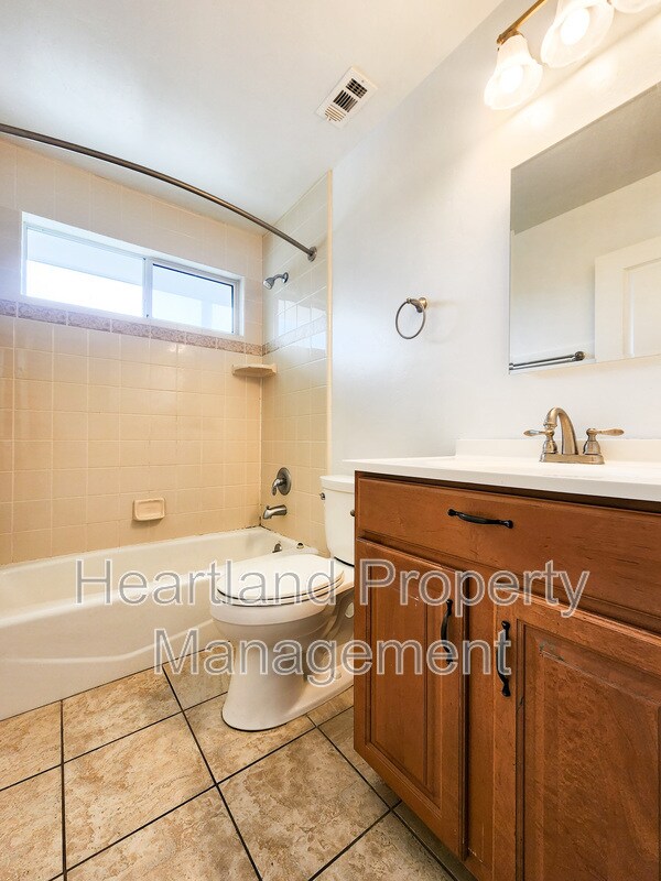 Building Photo - 9617 Tropico Dr