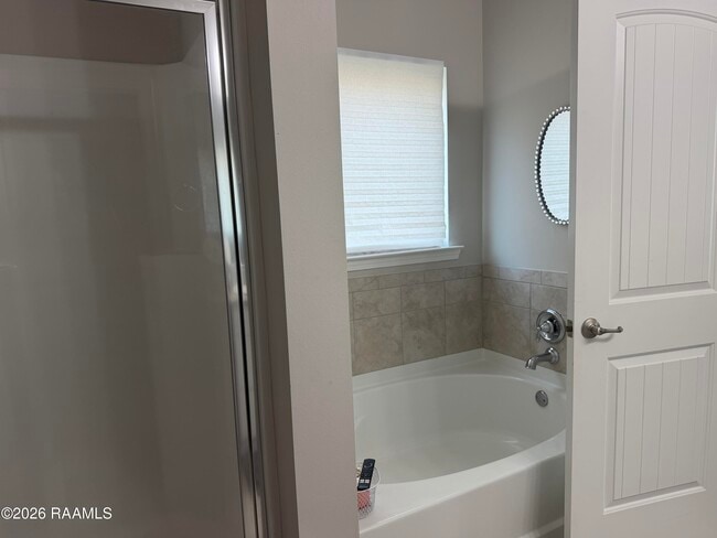 Building Photo - 504 Vert Dr