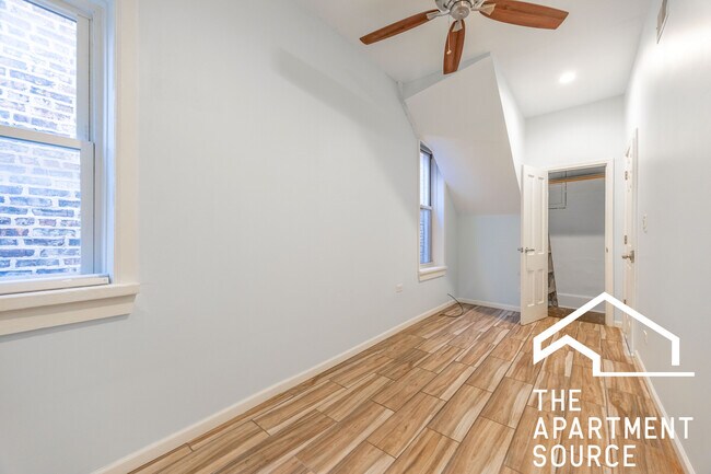 Building Photo - 1638 W 18th Pl