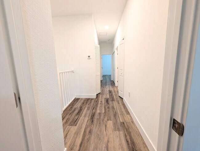 Building Photo - Spacious 3 Bedroom / 3.5 Bathroom Townhome for Rent – Miami