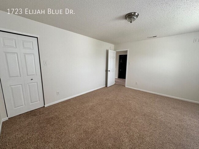Building Photo - 1723 Elijah Blue Dr