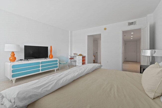 Building Photo - 170 N Ocean Blvd